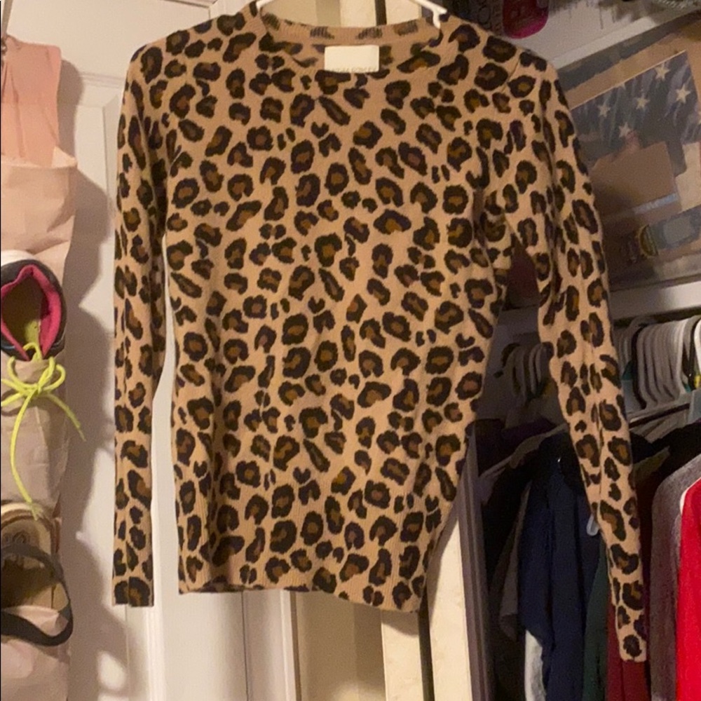 Long leopards print long sleeve shirt